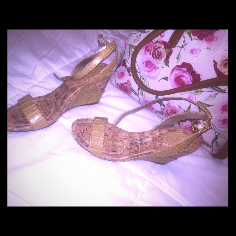 Bandolino women wedge shoes size 8